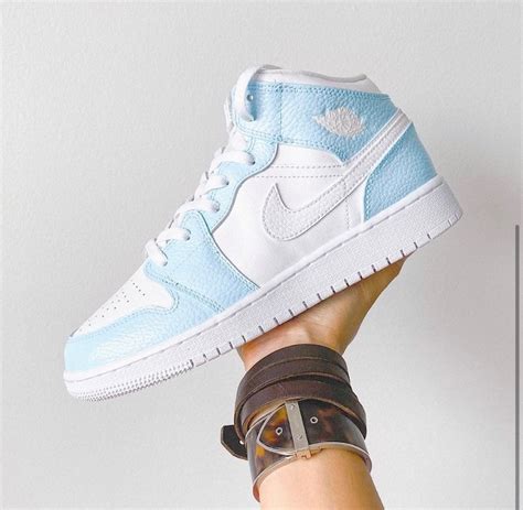 lichtblauwe nike jordans|blauwe jordan 1.